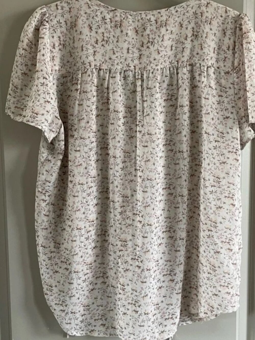 LOFT Short Sleeve Sheer Floral Blouse Top Pintuck Accents Tie Neckline - Picture 3 of 7